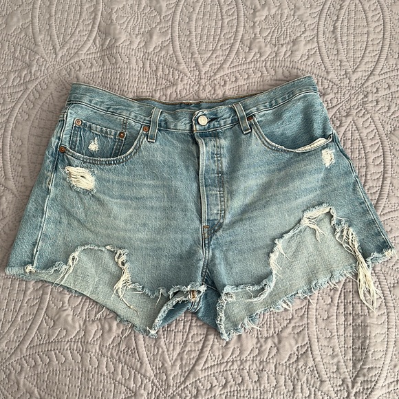 Levi’s 501 Distressed Jean Shorts - Picture 2 of 5